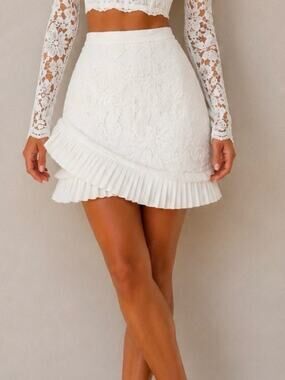 Naked Wardrobe White Lace Sequin Mini Skirt Pleated Ruffle Hem Size Small